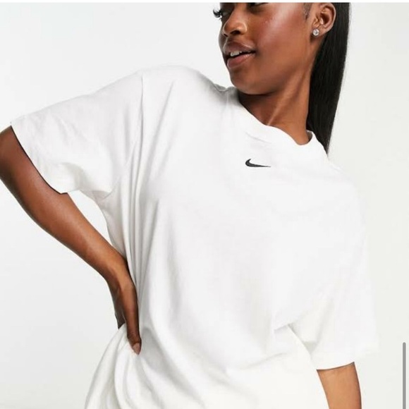ASOS Nike essential boyfriend t-shirt in white - Picture 9 of 9